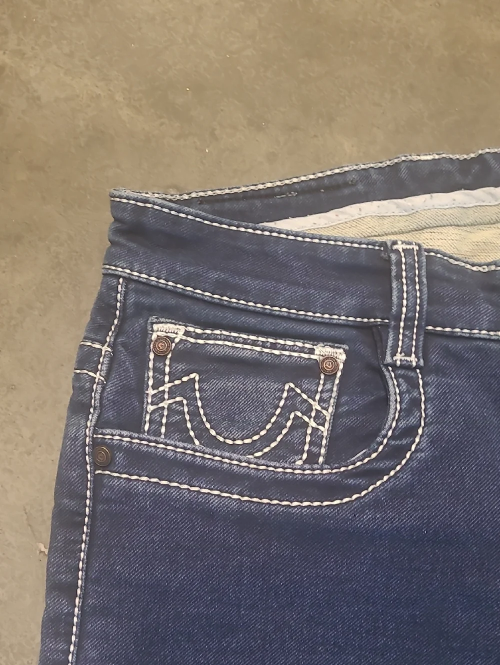 VINTAGE TRUE RELIGION HIGH RISE JEANS - Picture 4 of 13